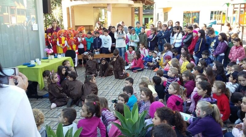 Arte. Leitura e Brincadeira na Praça